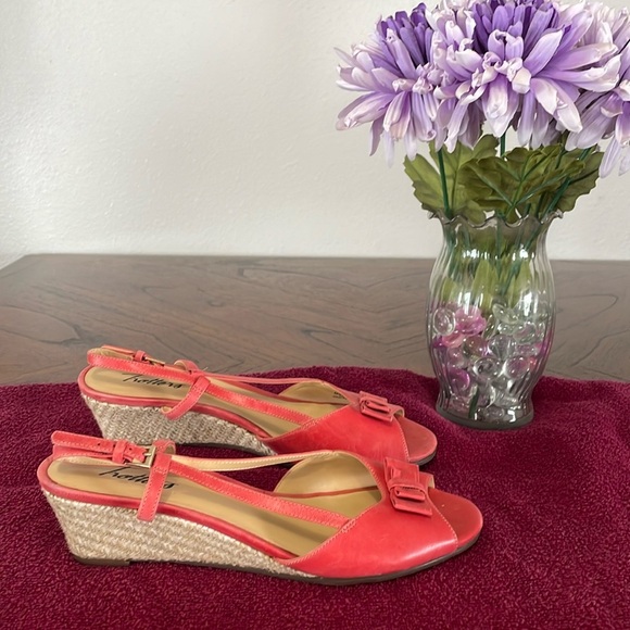Trotters Milly Wedge Narrow Width Sandals - Picture 1 of 5